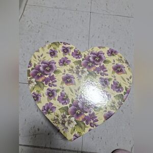 Floral Heart-Shaped Tea Box
